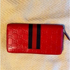 GUCCI zippy wallet